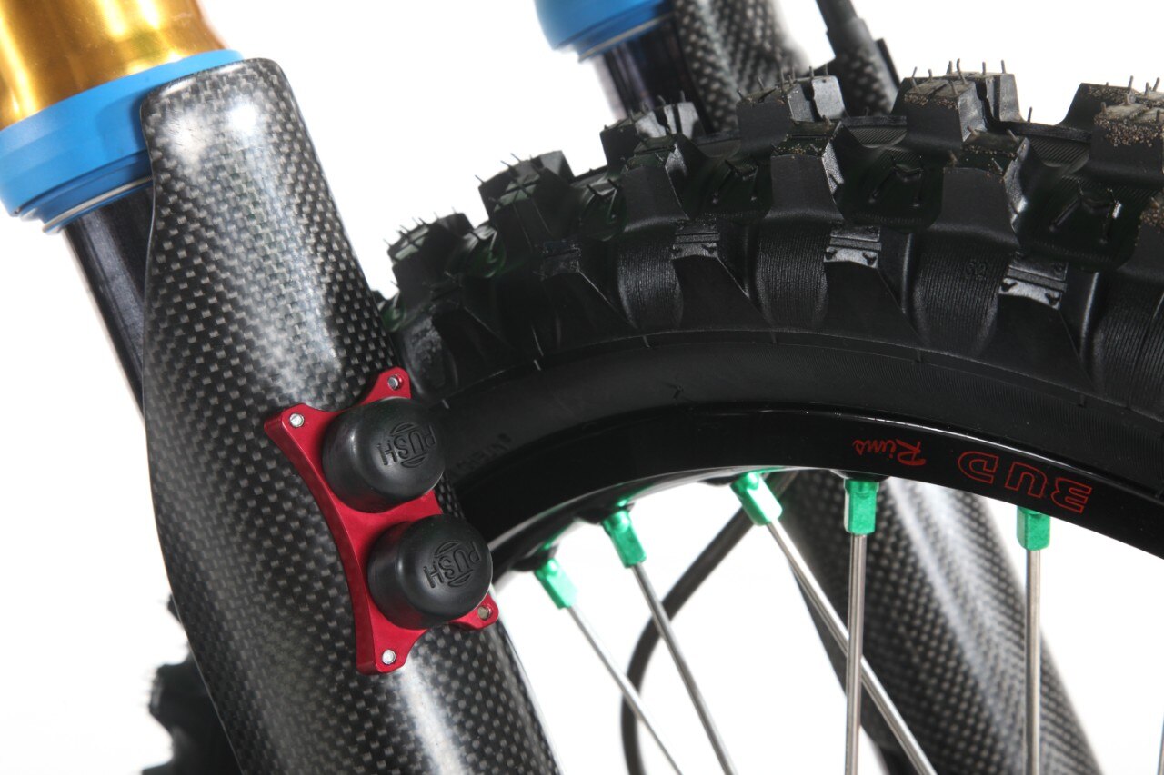 <div class='descrGalleryTitle'>Launch control</div><div class='descrGalleryText'><p>-Sistema launch control a doppia posizione Bud Racing&nbsp;</p>
</div>